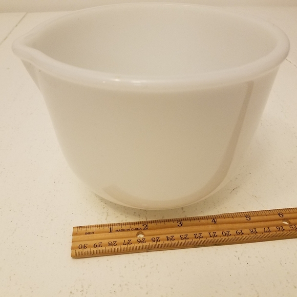 Vintage Glasbake Made for Sunbeam 19CJ Large White Milk Glass Mixer Mixing Bowl - Picture 9 of 10